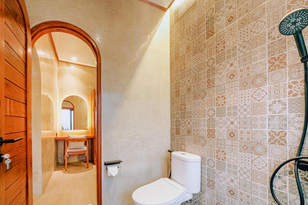 Hot & Cold Walk-in Rain Shower with Stone Finishes - Uma Sari Bedulu Luxury Villas Ubud