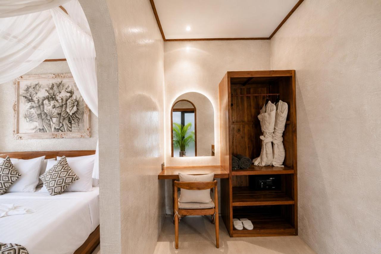 King Bed Suite Overlooking Private Swimming Pool - Uma Sari Bedulu Luxury Villas Ubud