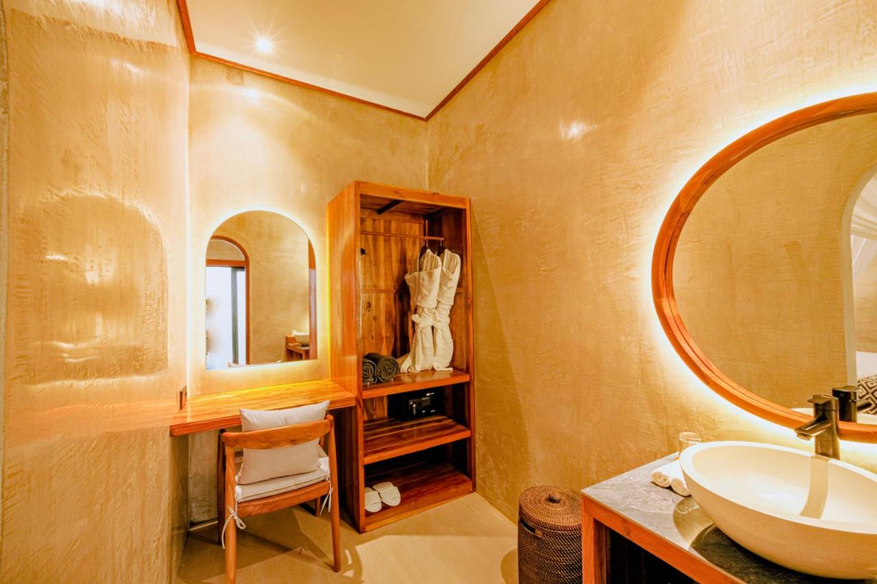 Clean Marble Bathroom with Fresh Bath Towels - Uma Sari Bedulu Luxury Villas Ubud