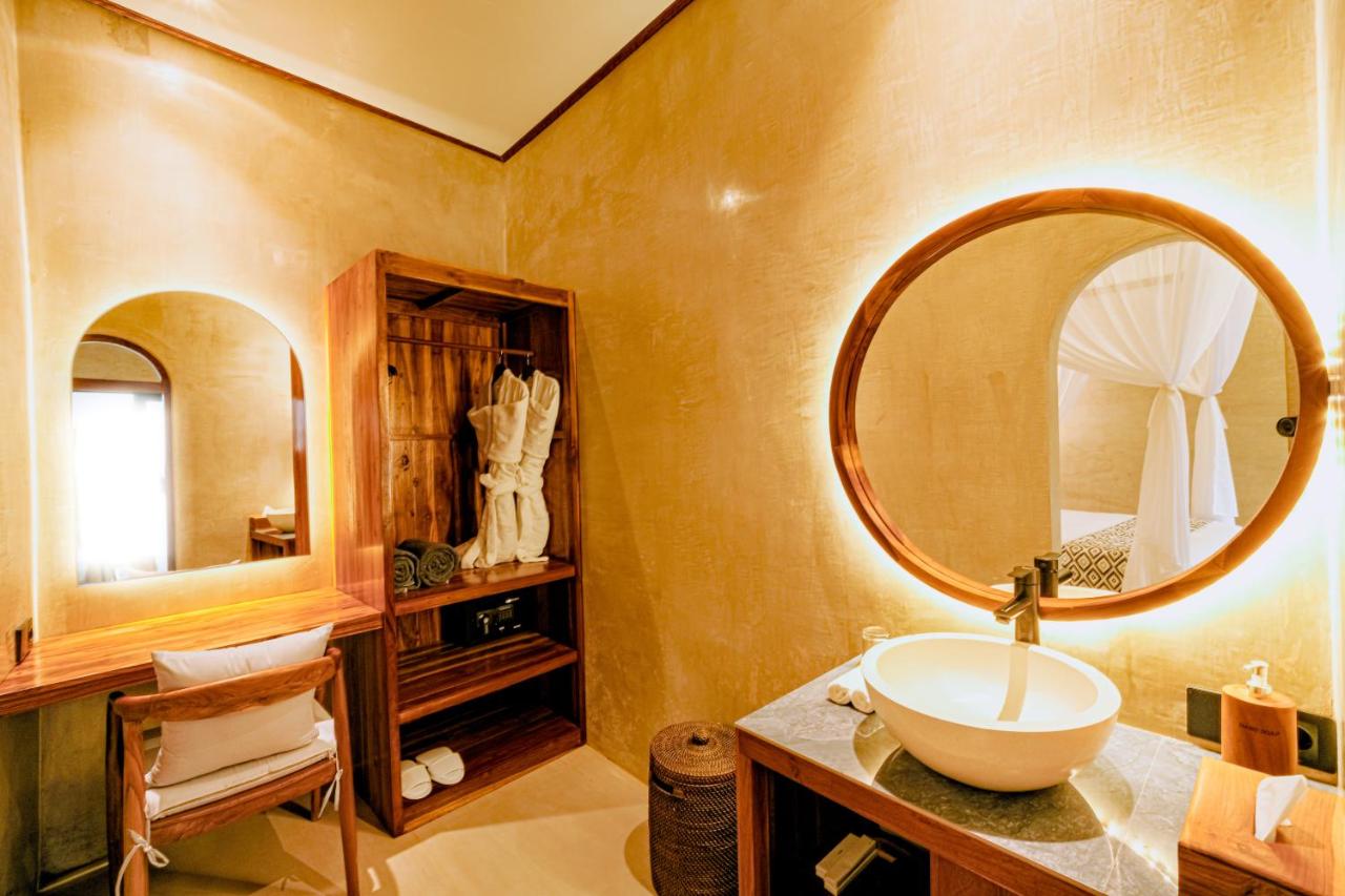 Spacious Luxury Bathroom with Natural Daylight - Uma Sari Bedulu Luxury Villas Ubud