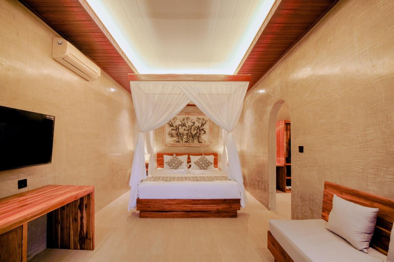 Comfortable King Canopy Bedding & Plush Pillows - Uma Sari Bedulu Luxury Villas Ubud