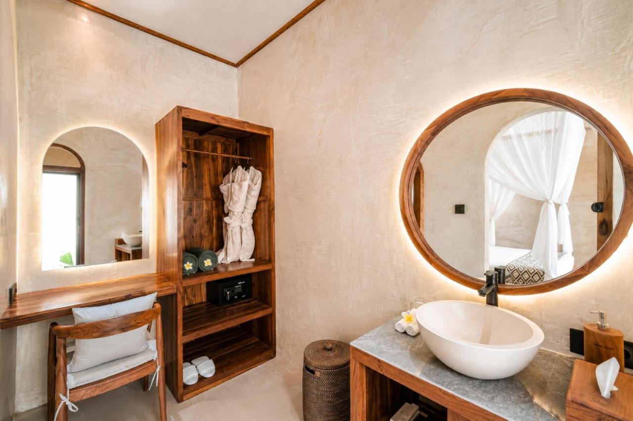 En-Suite Luxury Bathroom with Walk-in Rain Shower - Uma Sari Bedulu Luxury Villas Ubud