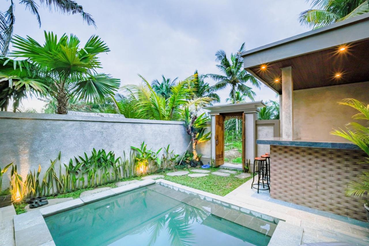 Crystal-Clear Private Pool & Tropical Garden Wall - Uma Sari Bedulu Luxury Villas Ubud