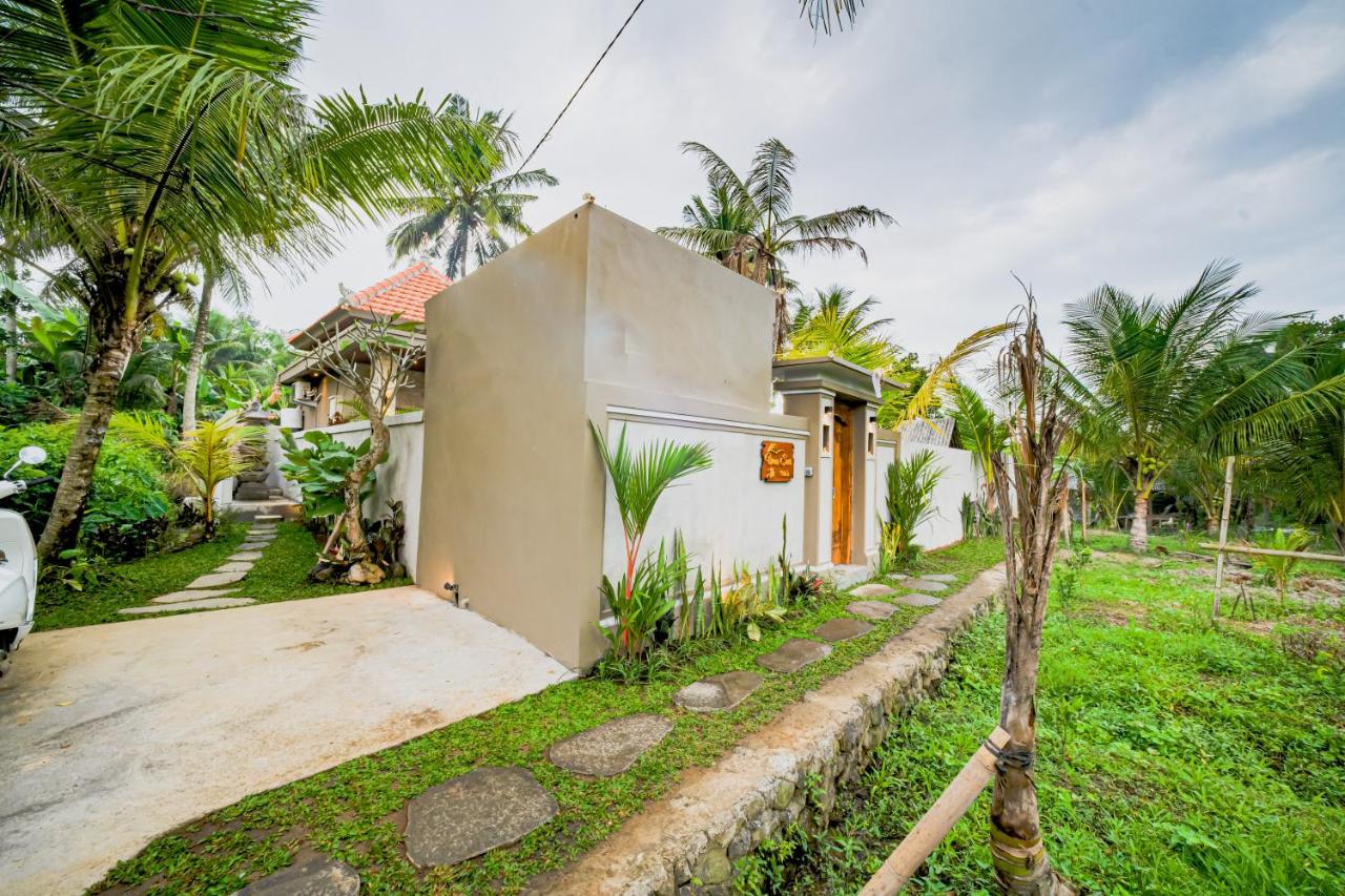 Private Tropical Courtyard Garden & Sunbathing Deck - Uma Sari Bedulu Luxury Villas Ubud